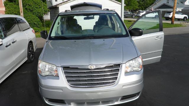 Used 2010 Chrysler Town & Country LX w/ Entertainment Group #1 FWD image 31