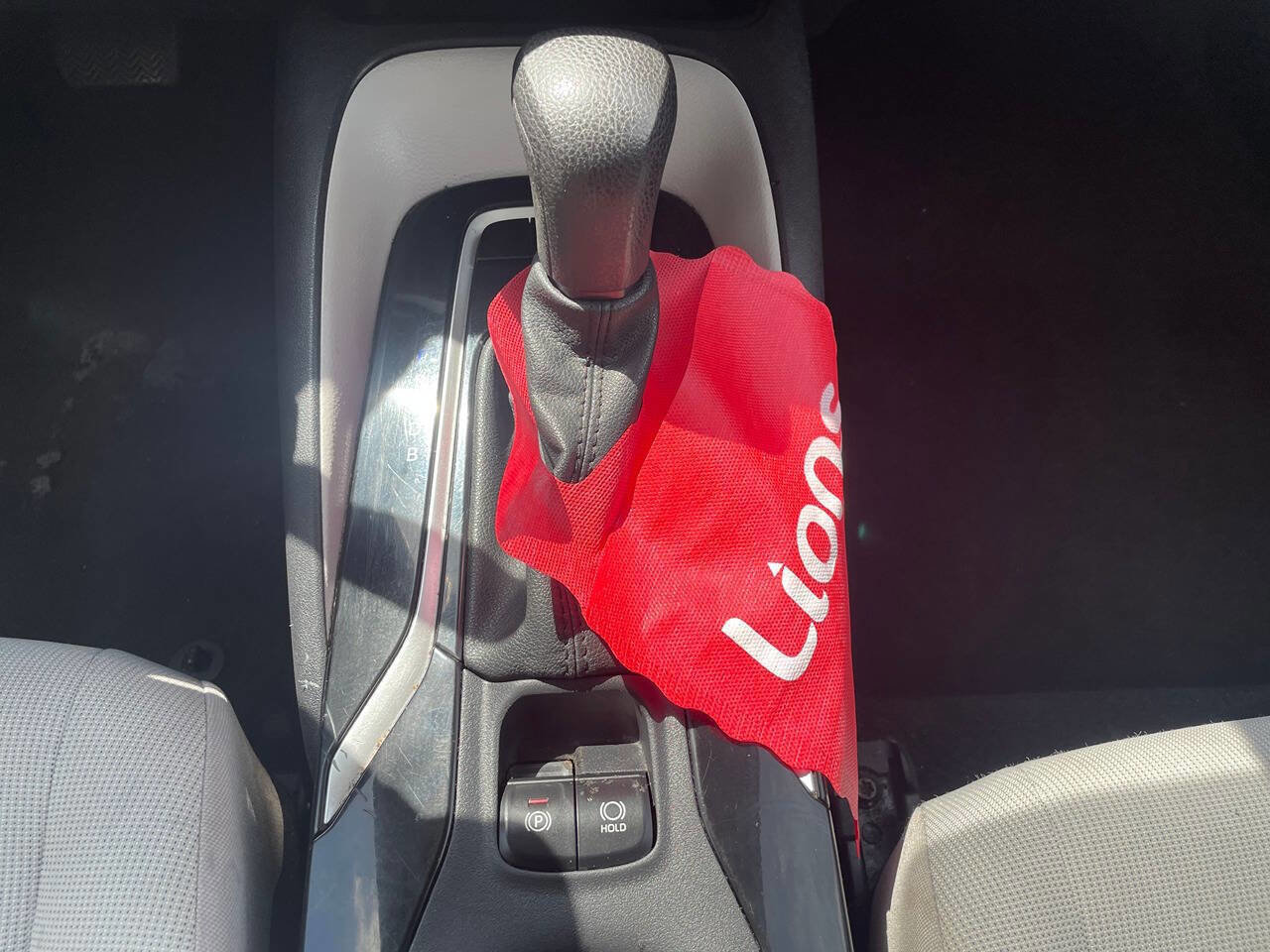 Used 2021 Toyota Corolla LE image 13