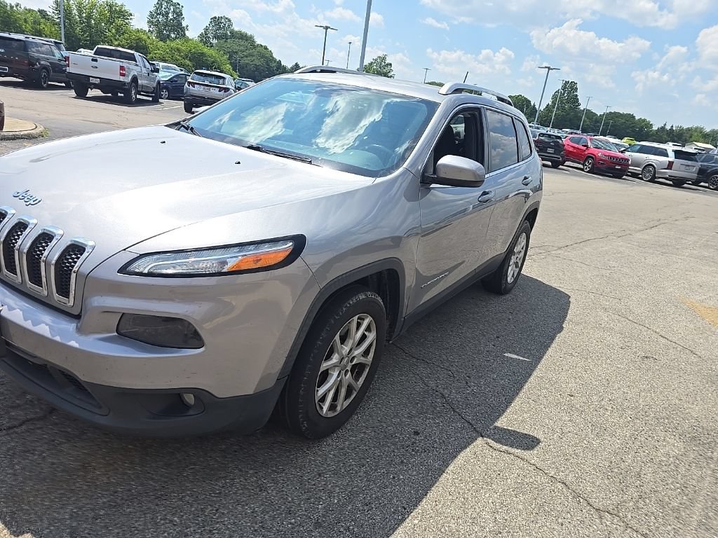 Used 2017 Jeep Cherokee Latitude FWD image 2