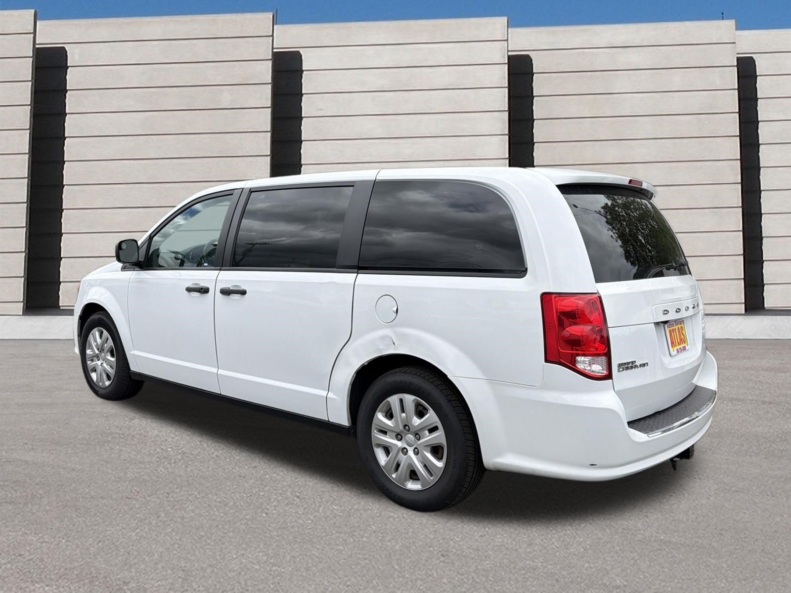 Used 2019 Dodge Grand Caravan w/ UConnect Hands-Free Group FWD image 3