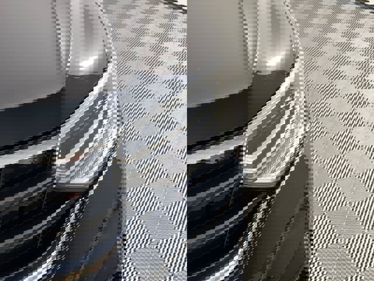 Used 2022 Volkswagen Tiguan SE R-Line image 11