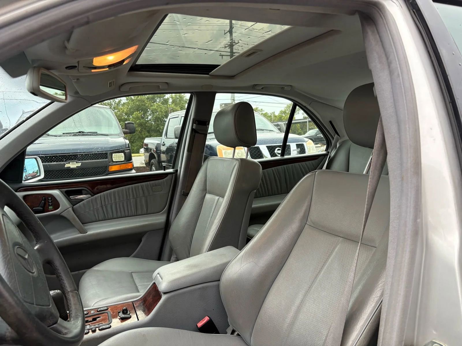 Used 1999 Mercedes-Benz E 320 Sedan image 12