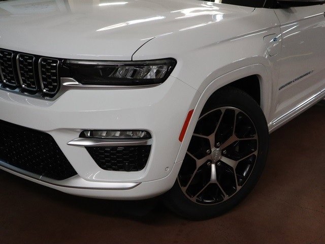 New 2022 Jeep Grand Cherokee Summit image 2
