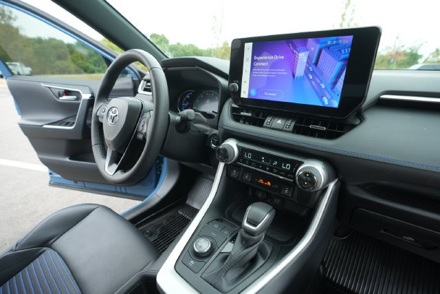 Used 2025 Toyota RAV4 XSE w/ Weather Package AWD/4WD image 39