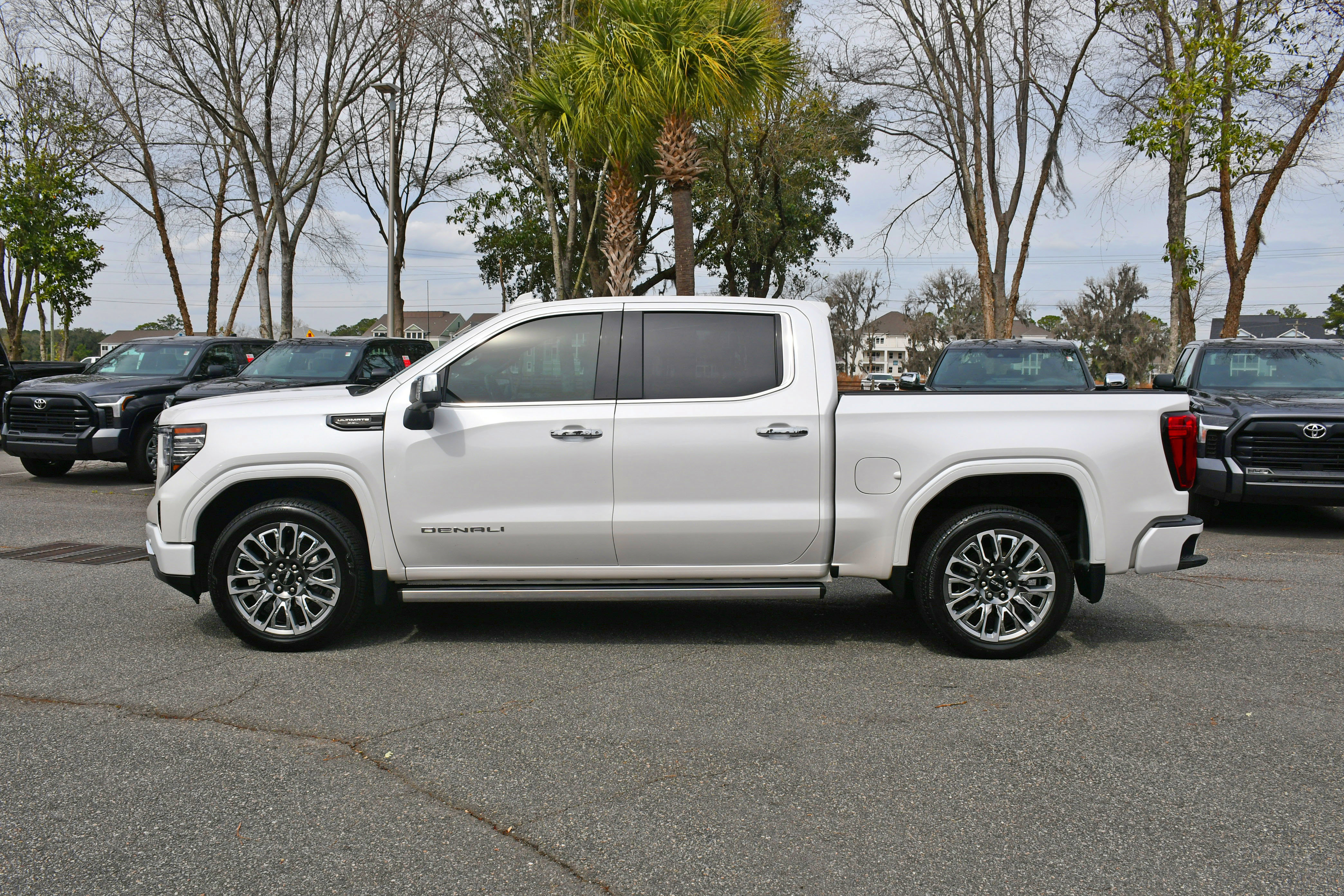 Used 2024 GMC Sierra 1500 Denali Ultimate AWD/4WD image 2
