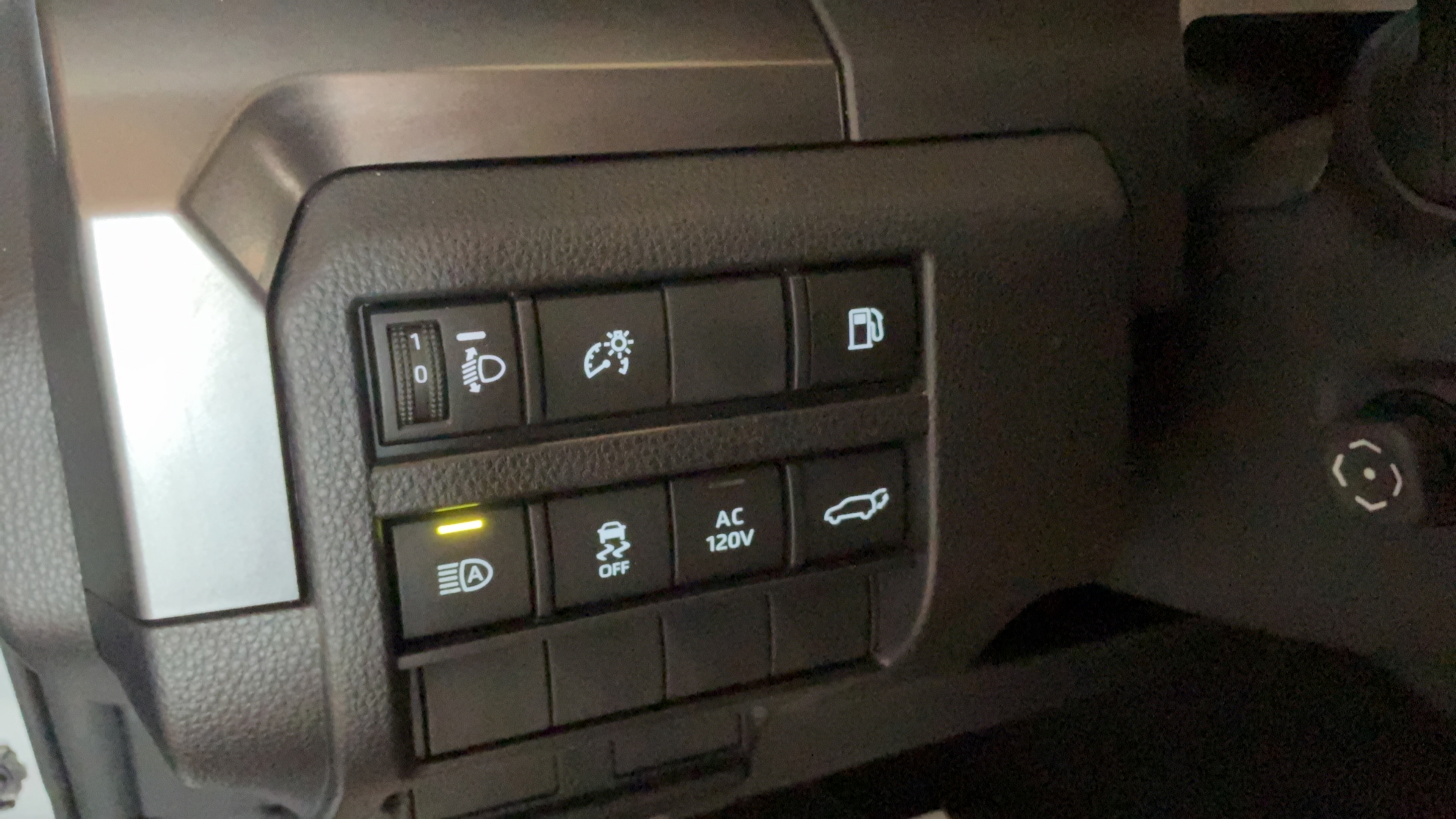 Certified 2025 Toyota 4Runner TRD Off-Road Premium AWD/4WD image 18