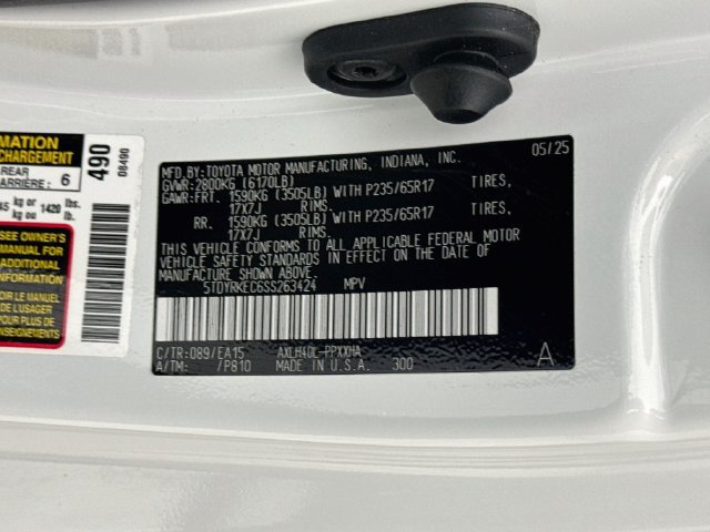 Used 2025 Toyota Sienna XLE FWD image 32