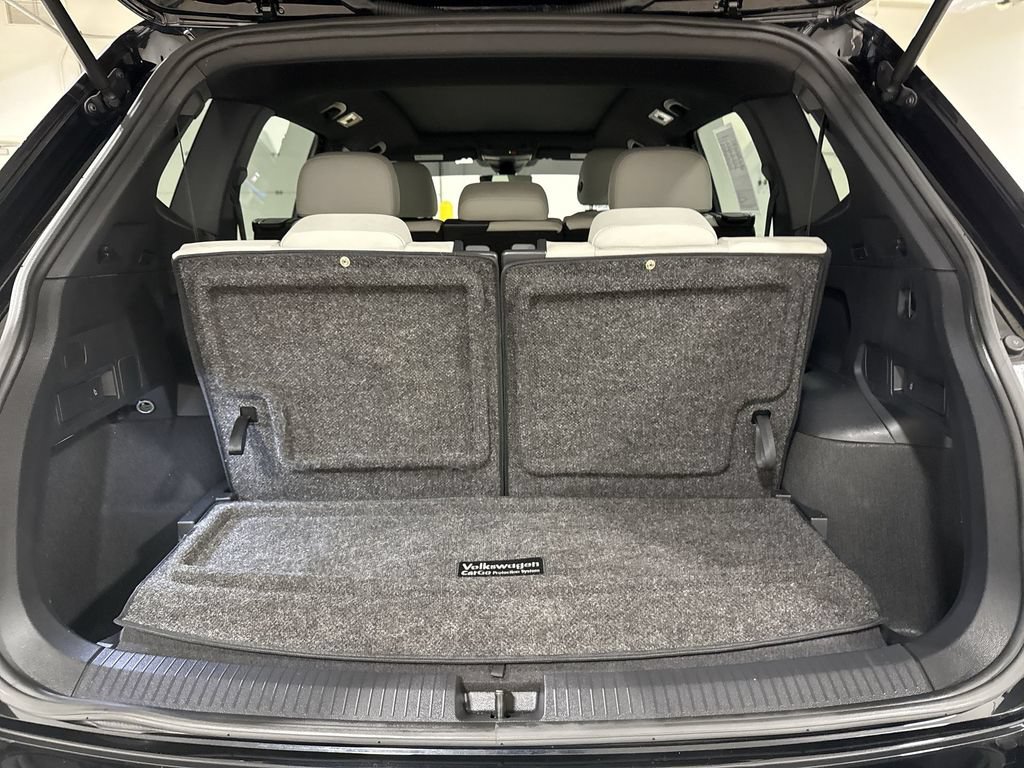 Used 2023 Volkswagen Tiguan SE R-Line FWD image 25