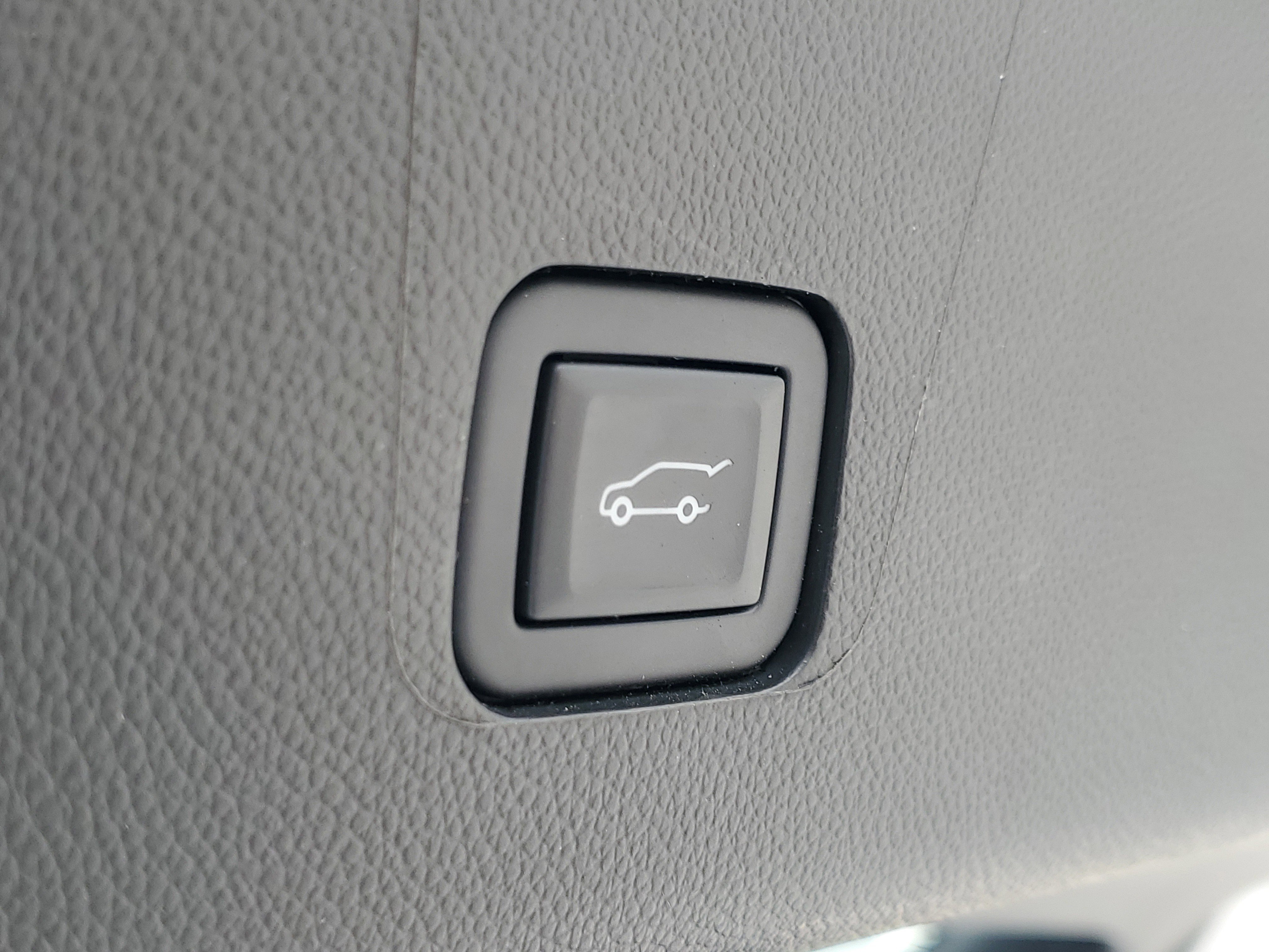 Used 2023 Chevrolet Traverse RS image 12