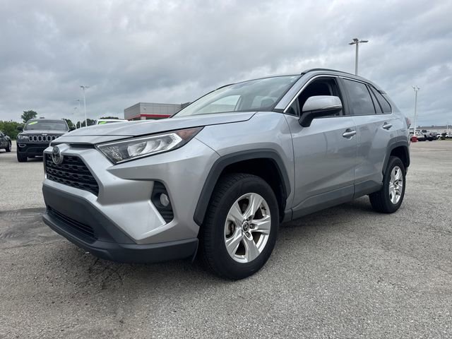 Used 2021 Toyota RAV4 XLE w/ Convenience Package FWD image 2