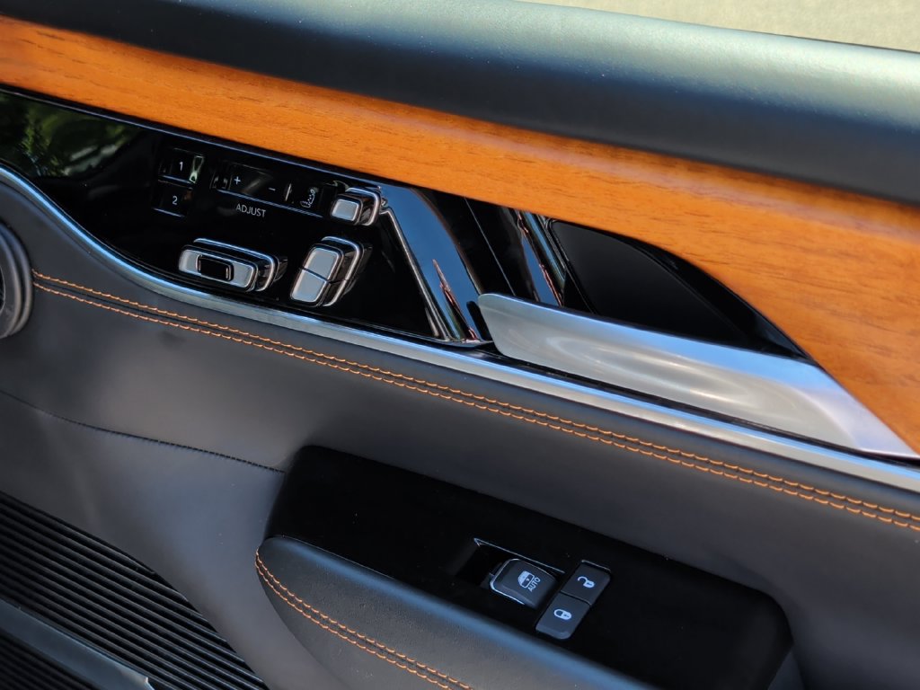 Used 2024 Jeep Grand Wagoneer L Series III AWD/4WD image 36