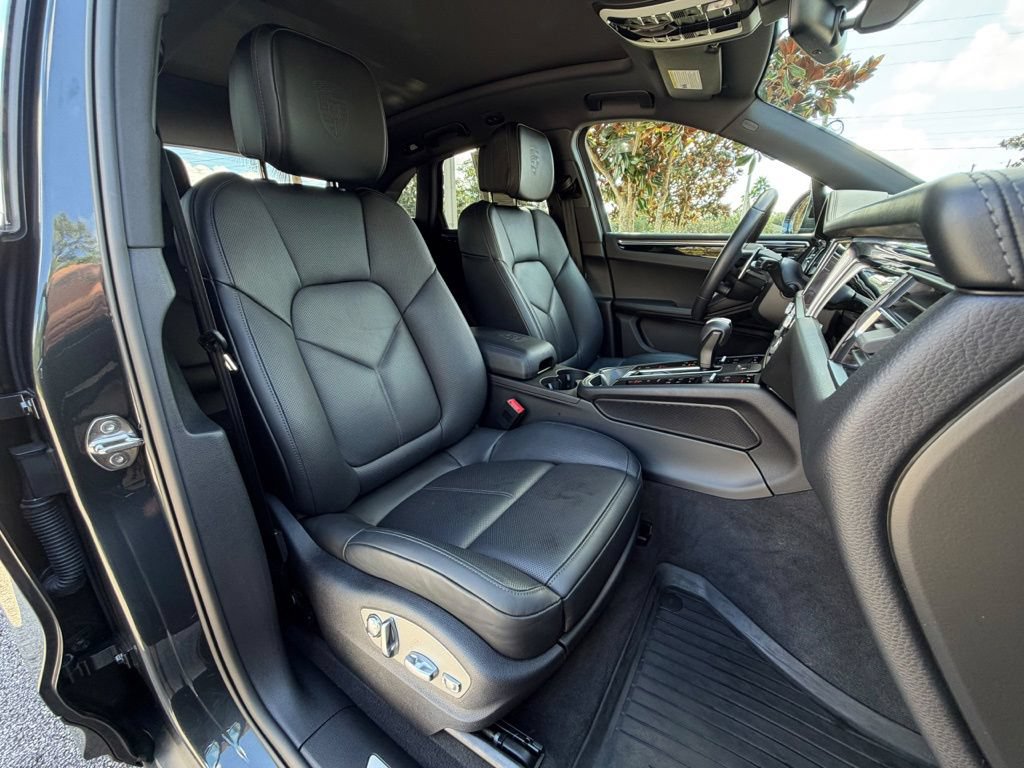 Certified 2025 Porsche Macan S AWD/4WD image 17