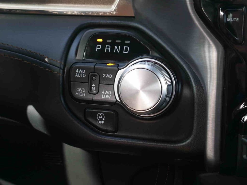 Used 2023 RAM 1500 Limited w/ Body-Colour Bumper Group image 9