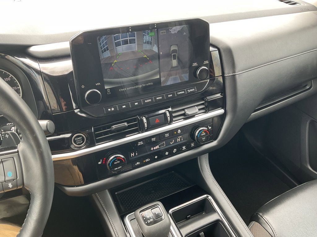 Used 2023 Nissan Pathfinder SL AWD/4WD image 14