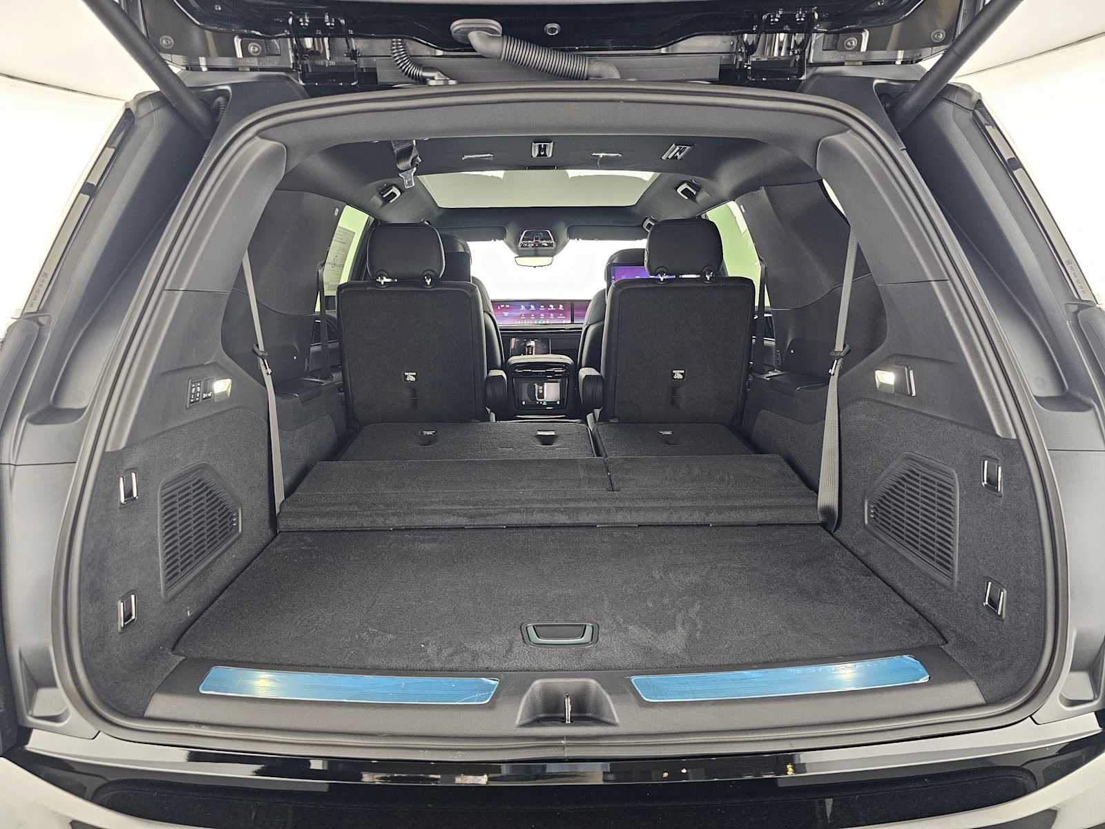 New 2026 Cadillac Escalade IQL Luxury w/ LPO, Radiant Package AWD/4WD image 18