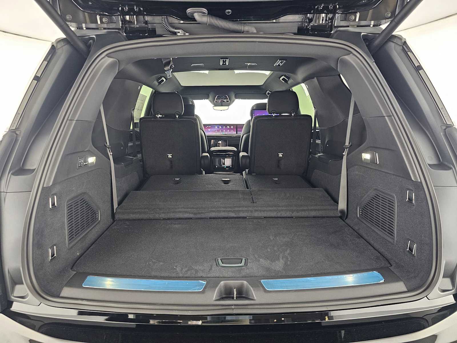 New 2026 Cadillac Escalade IQL Luxury w/ LPO, Radiant Package AWD/4WD image 18