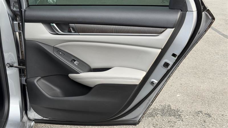 Used 2018 Honda Accord Touring image 39