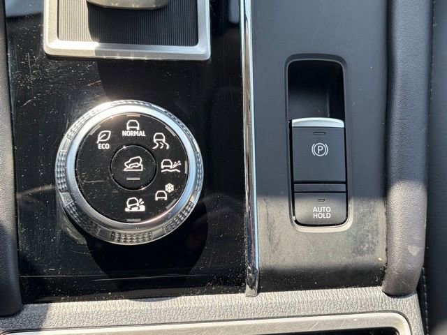 Used 2024 Mitsubishi Outlander SE image 25