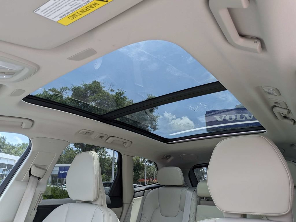 Used 2022 Volvo XC60 B5 Inscription w/ Advanced Package FWD image 24