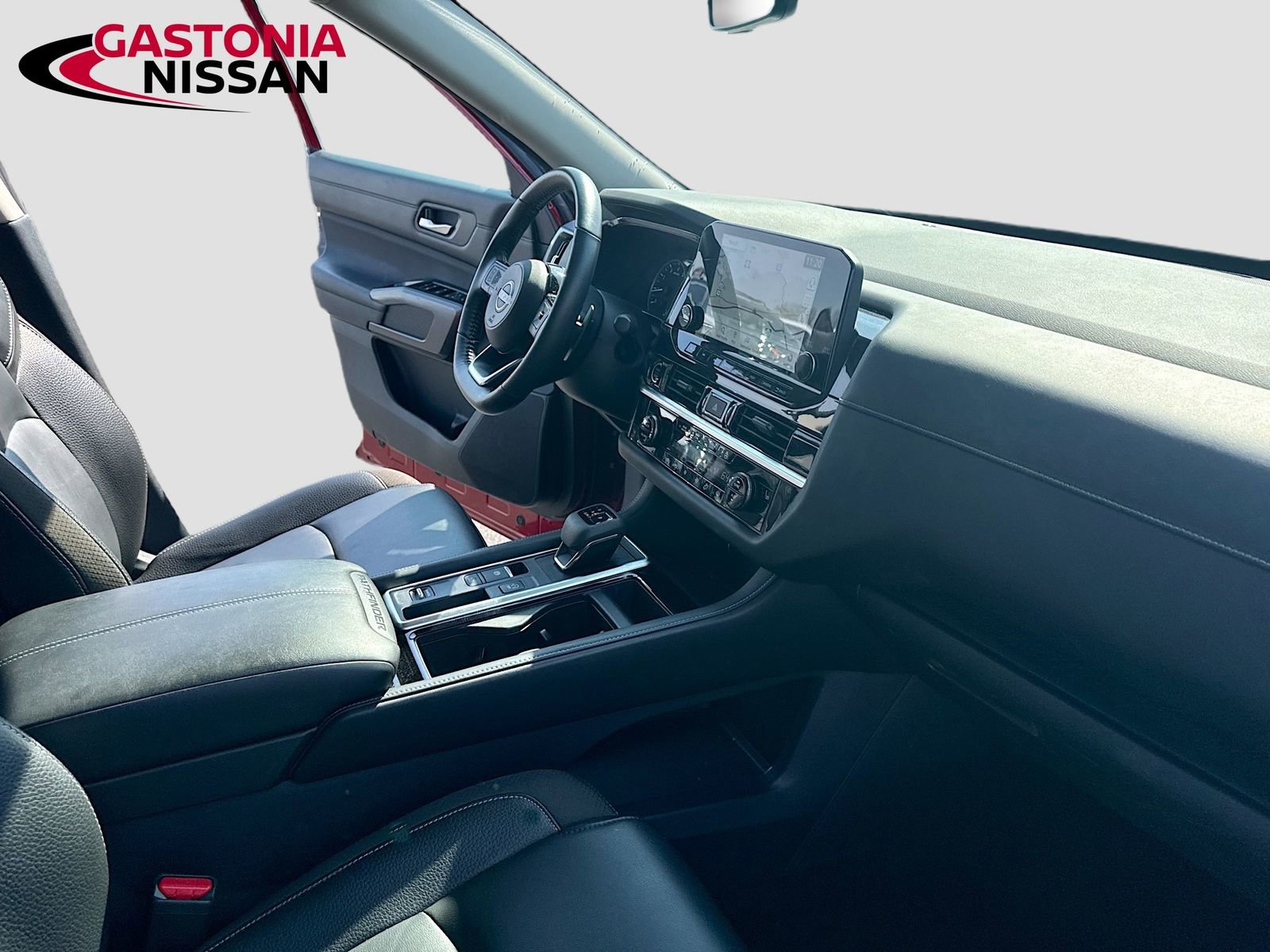 Used 2024 Nissan Pathfinder SL image 38