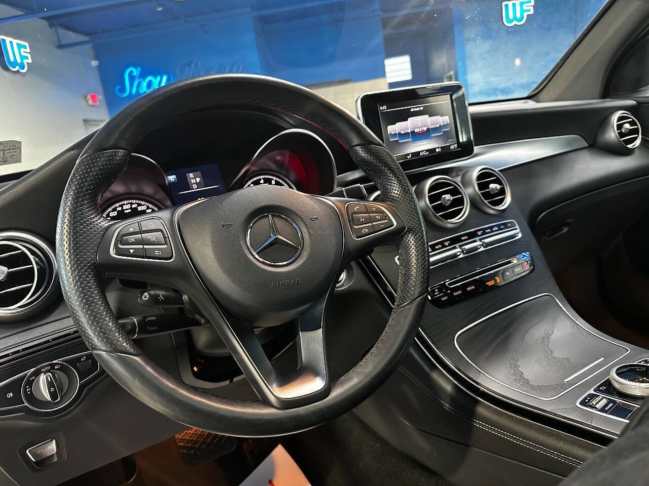 Used 2018 Mercedes-Benz GLC 300 4MATIC image 21