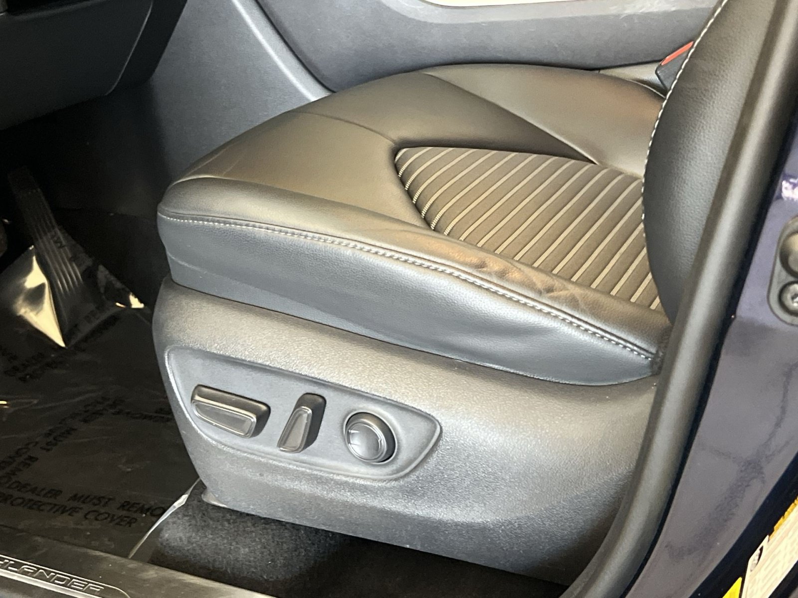 Used 2021 Toyota Highlander XSE AWD/4WD image 13