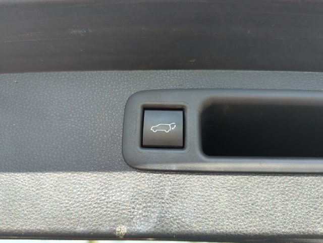 Used 2022 Toyota Highlander XLE FWD image 21
