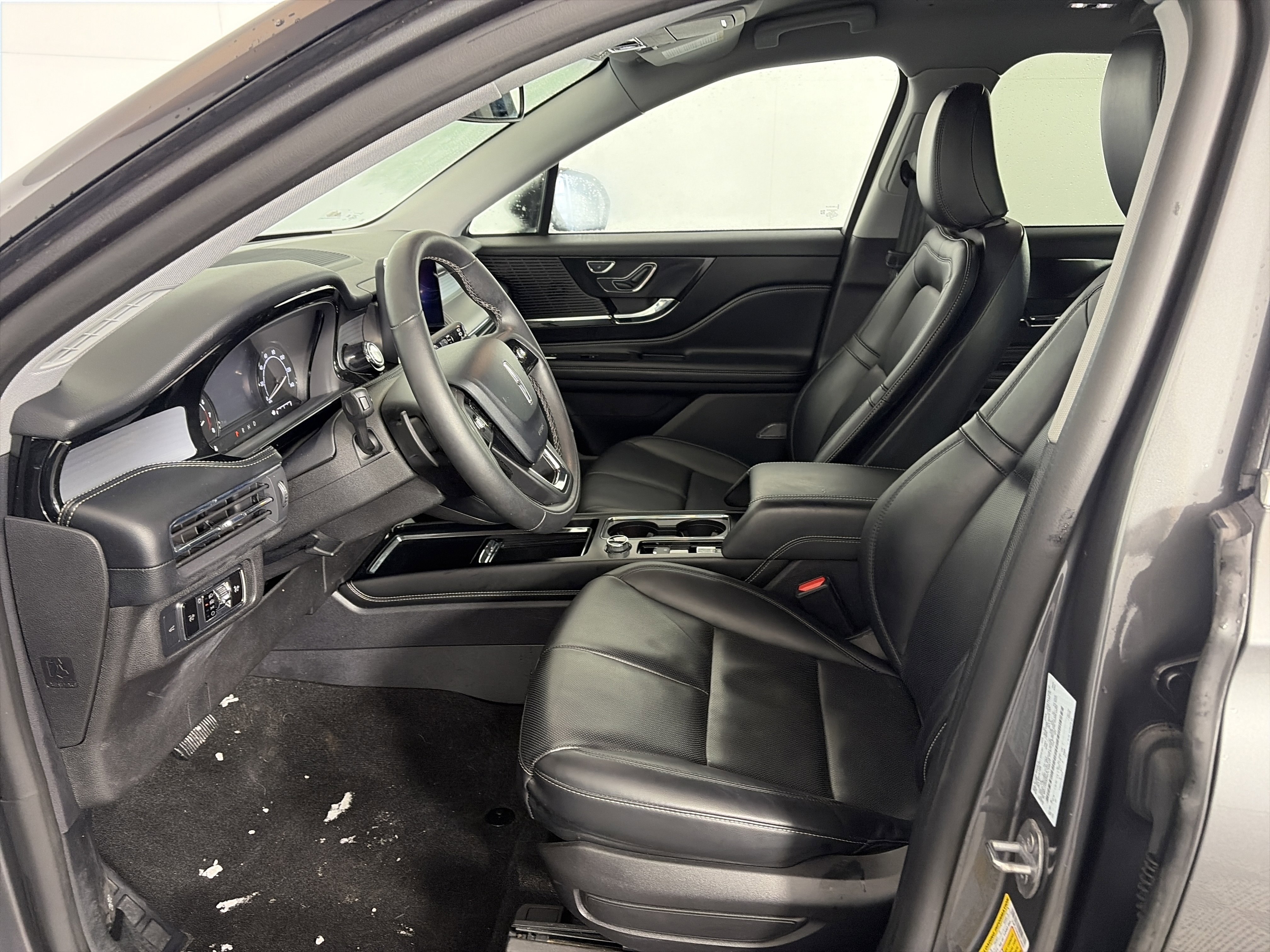 Used 2022 Lincoln Corsair Standard w/ Equipment Group 101A image 6