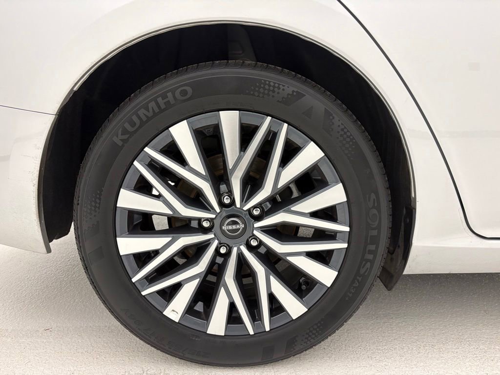 Used 2025 Nissan Altima 2.5 SV FWD image 19