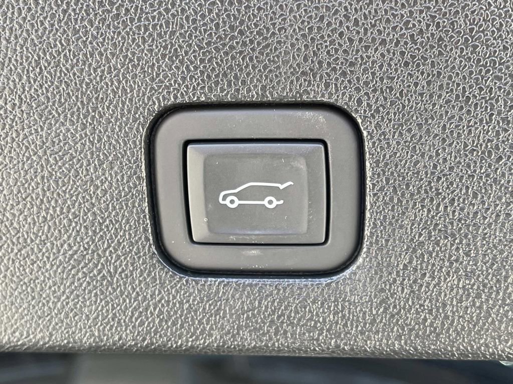 Certified 2025 Cadillac XT6 Premium Luxury w/ Platinum Package image 13