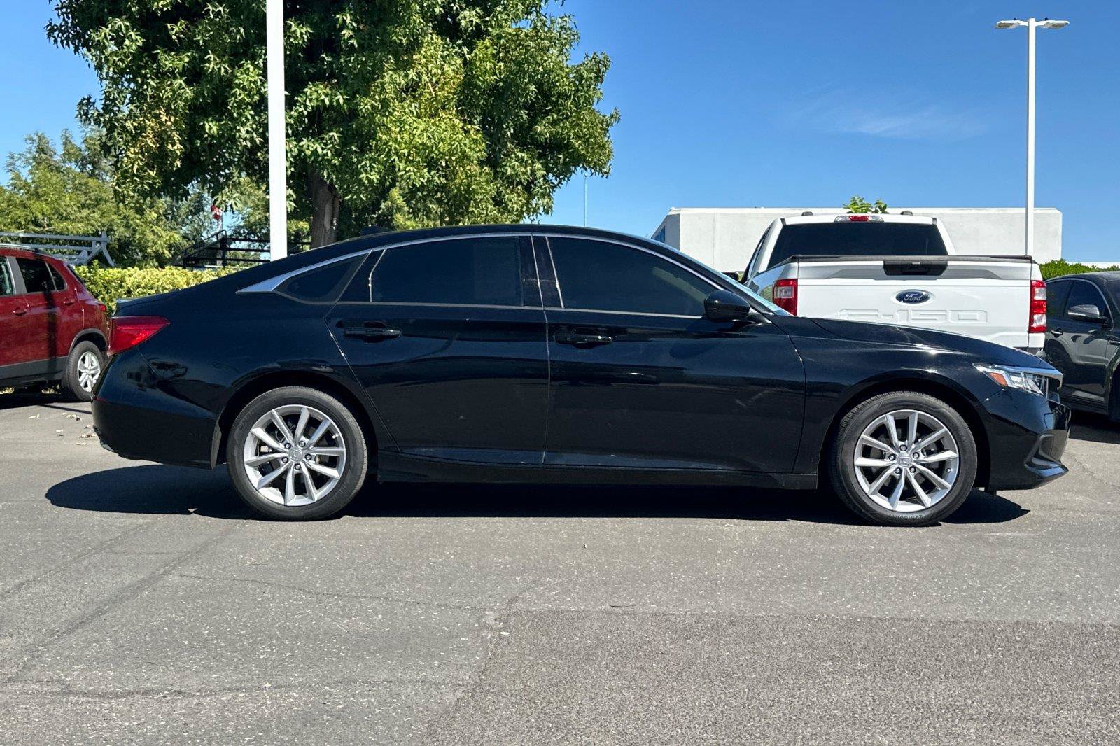 Used 2022 Honda Accord LX image 2