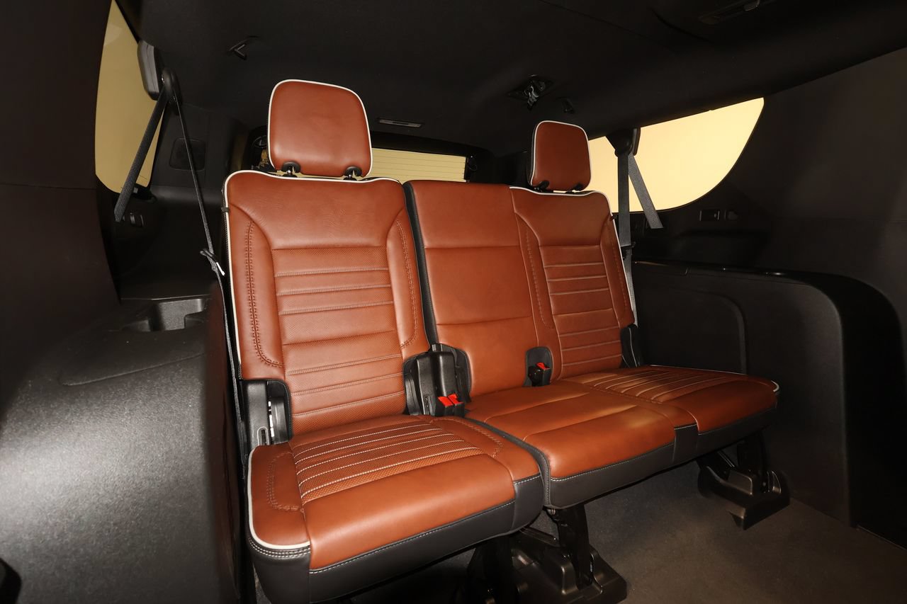 Used 2024 GMC Yukon XL Denali Ultimate AWD/4WD image 28