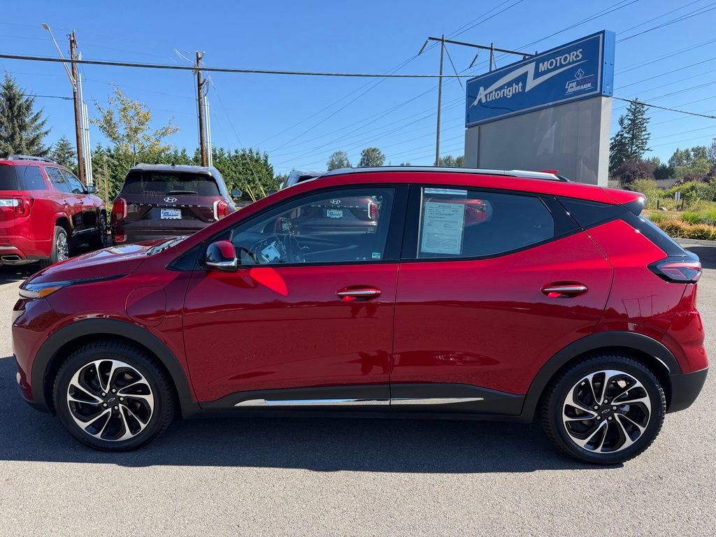 Used 2023 Chevrolet Bolt EUV Premier w/ Sun & Sound Package FWD image 2