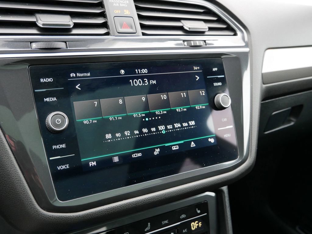 Used 2023 Volkswagen Tiguan SE R-Line image 18