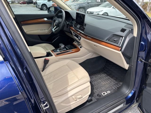 Used 2023 Audi Q5 2.0T Premium w/ Convenience Package image 16