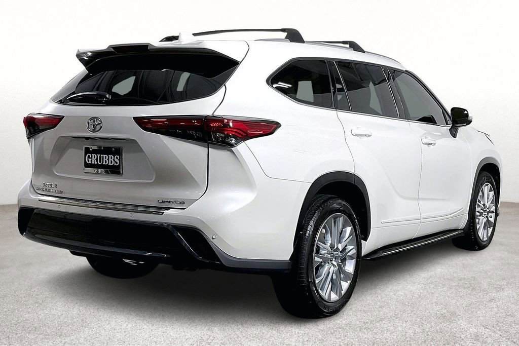Used 2021 Toyota Highlander Limited image 2