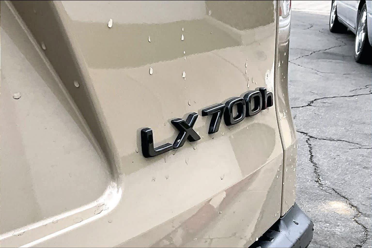 Used 2025 Lexus LX 700h Overtrail AWD/4WD image 10