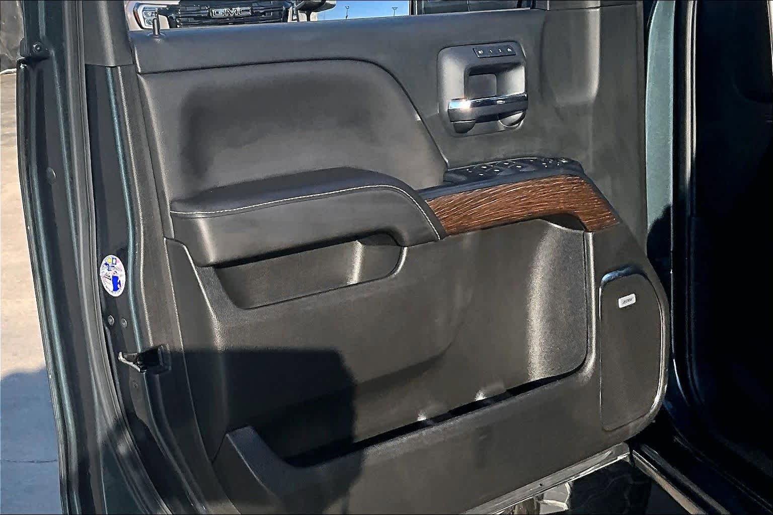 Used 2017 GMC Sierra 2500 Denali w/ Duramax Plus Package AWD/4WD image 22