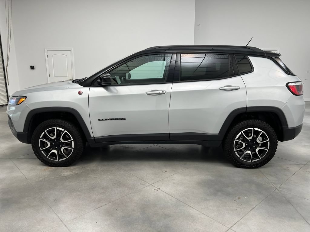 Used 2024 Jeep Compass Trailhawk AWD/4WD image 4