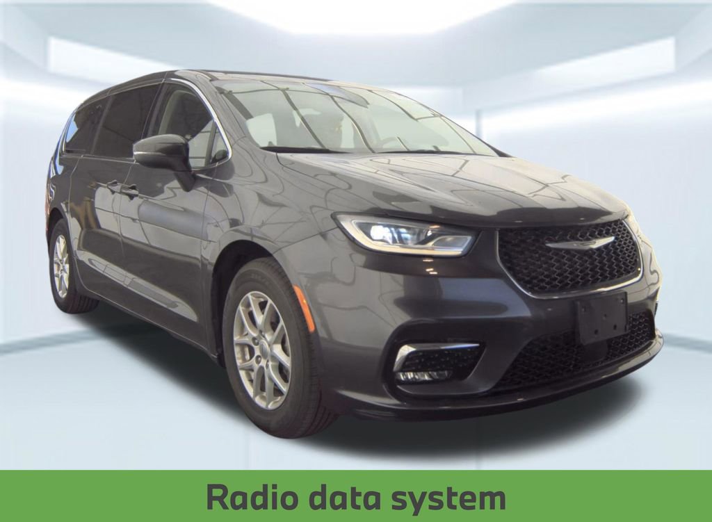 Used 2023 Chrysler Pacifica Touring-L FWD image 6