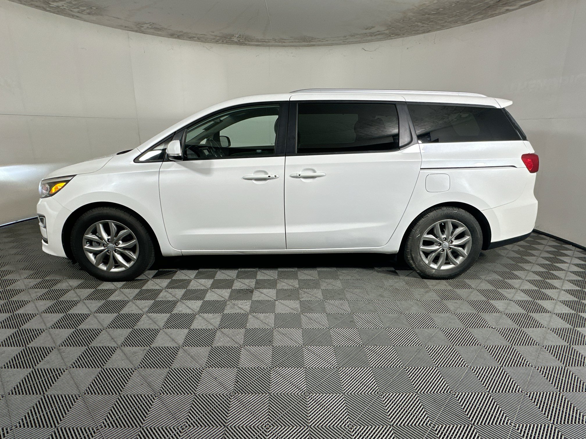 Used 2020 Kia Sedona EX FWD image 6