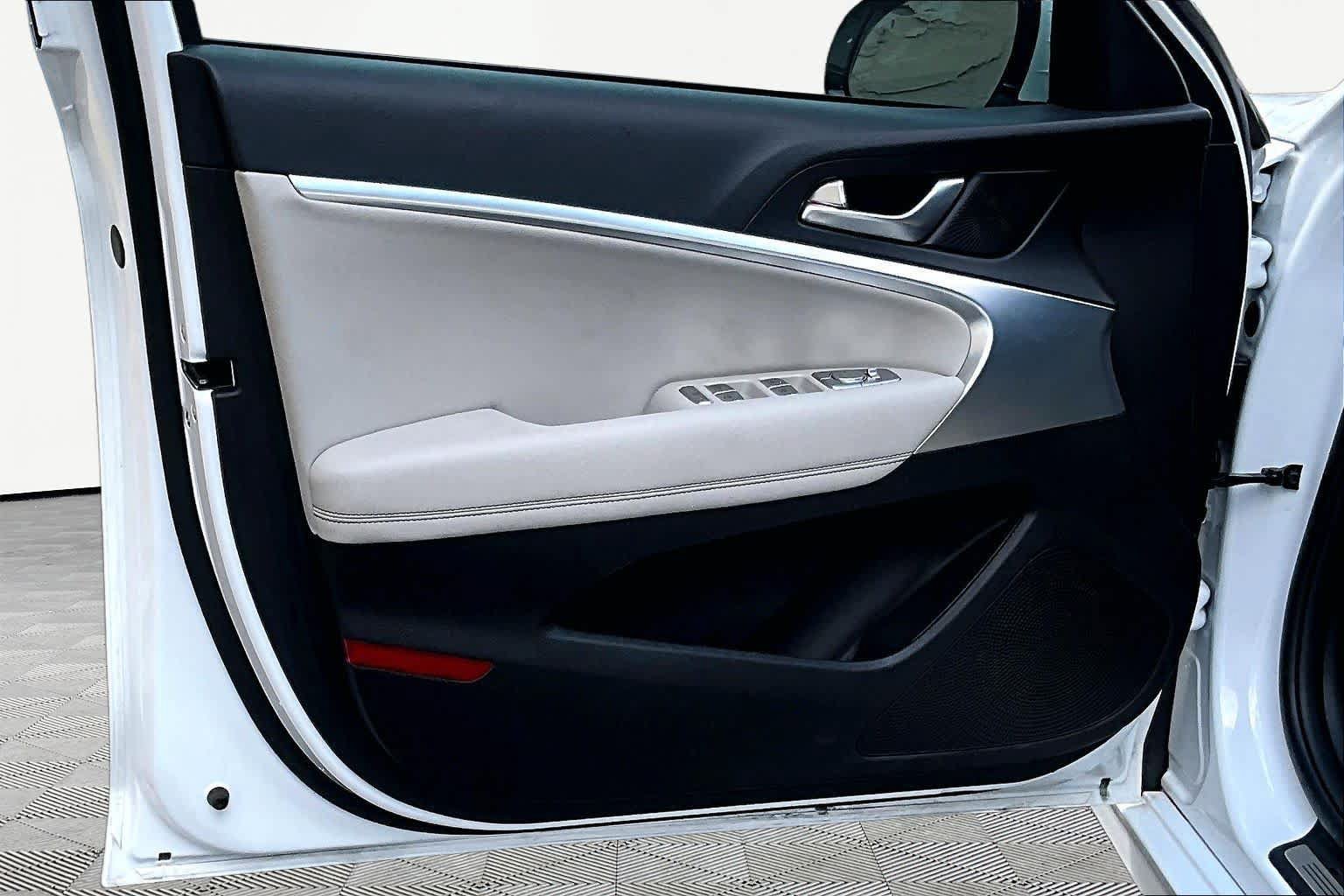 Used 2023 Genesis G70 2.0T RWD image 22