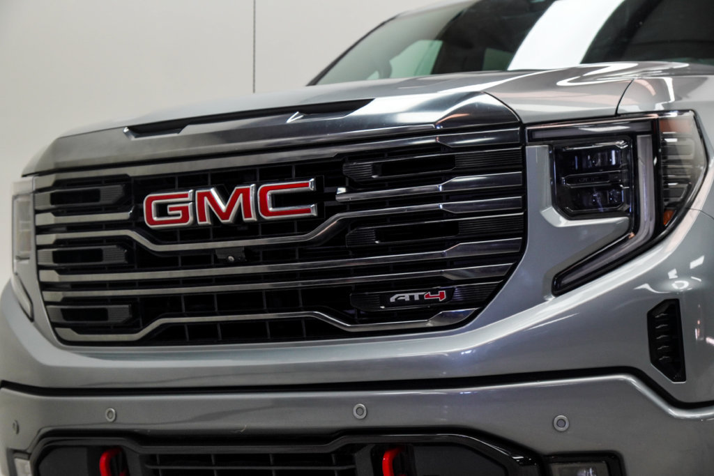 Used 2023 GMC Sierra 1500 AT4 w/ Technology Package AWD/4WD image 2