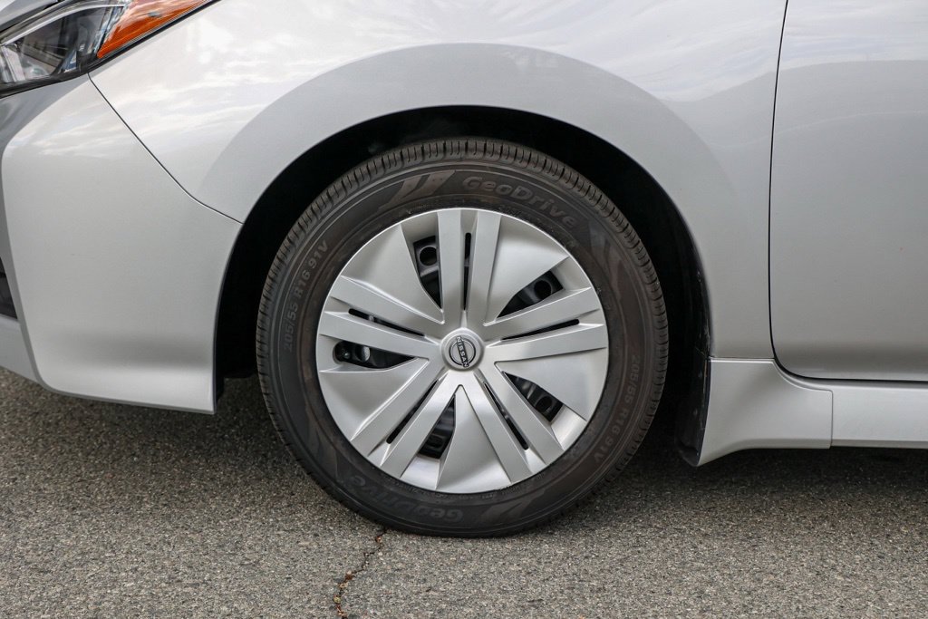 Used 2025 Nissan Leaf S FWD image 12