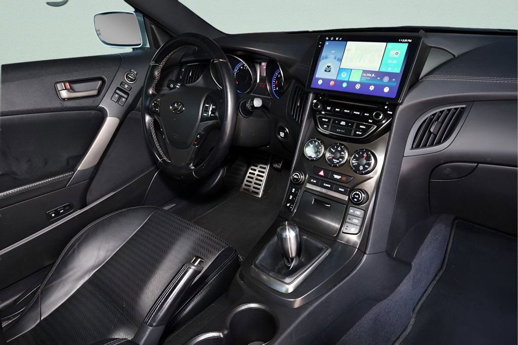 Used 2015 Hyundai Genesis 3.8 RWD image 16