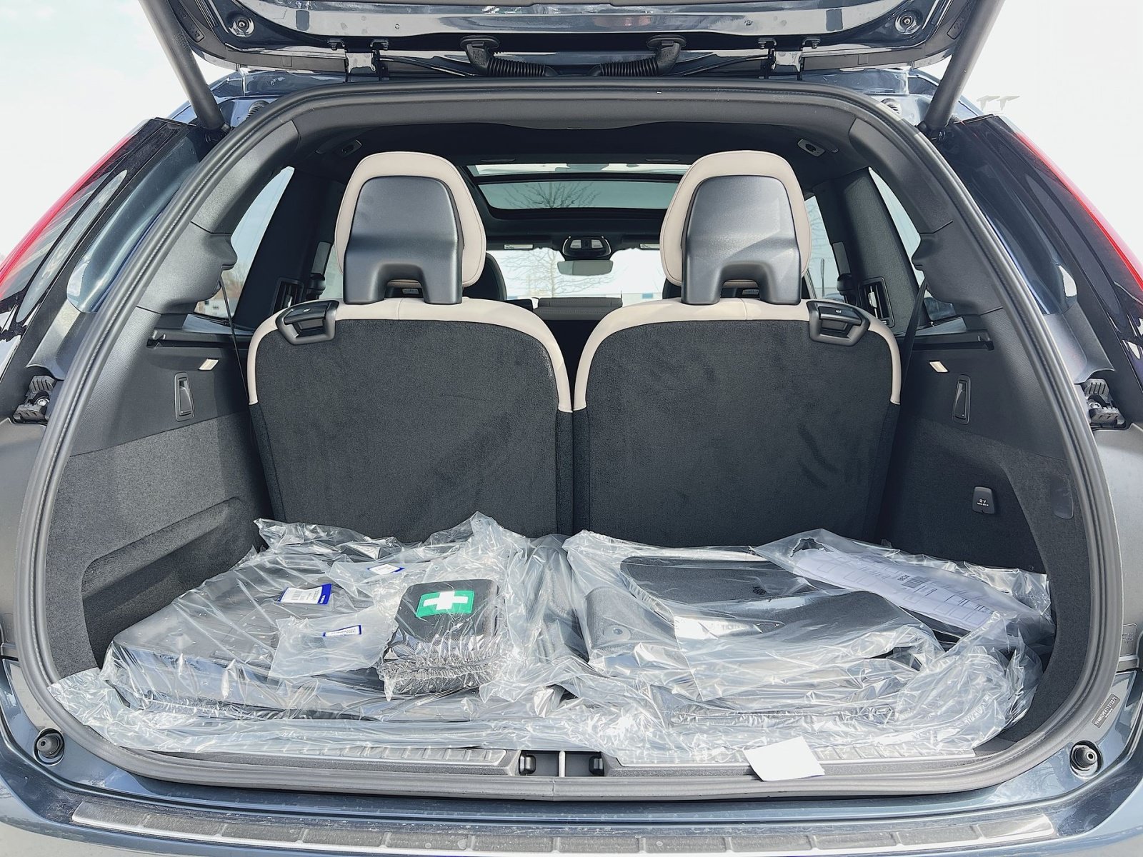New 2026 Volvo XC90 B6 Plus w/ Protection Package Premier AWD/4WD image 35