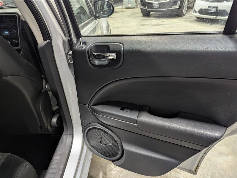 Used 2010 Dodge Caliber SXT image 12