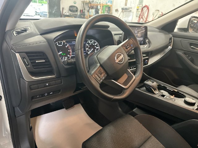 Used 2026 Nissan Rogue SV AWD/4WD image 14