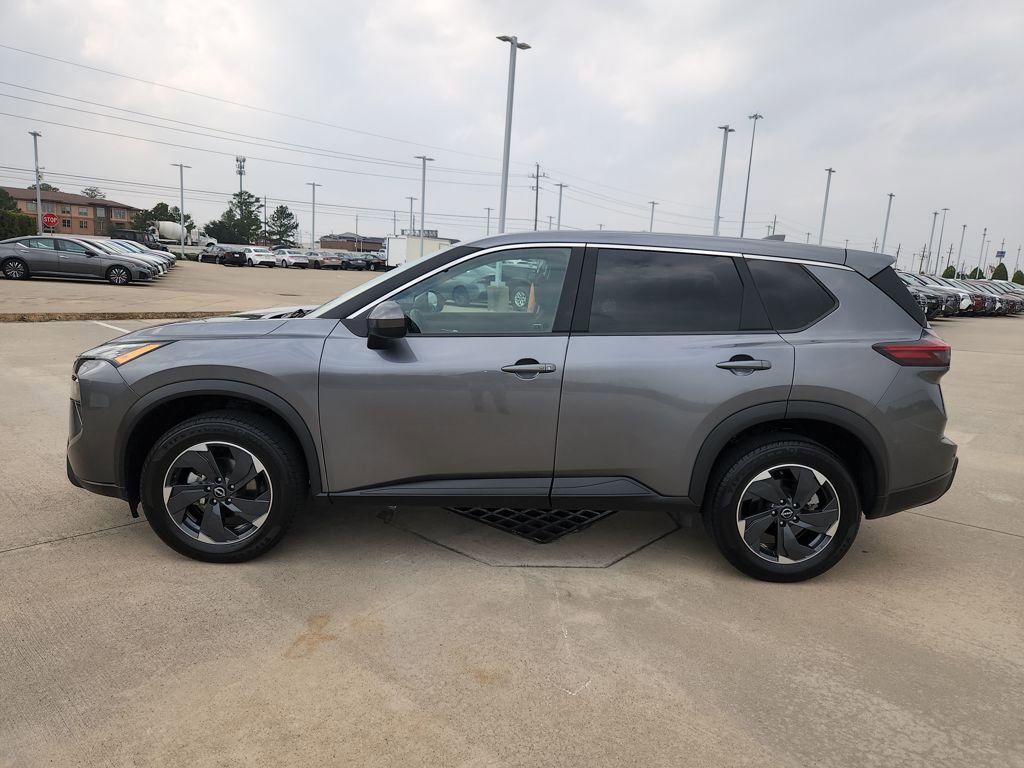 Used 2025 Nissan Rogue SV image 8