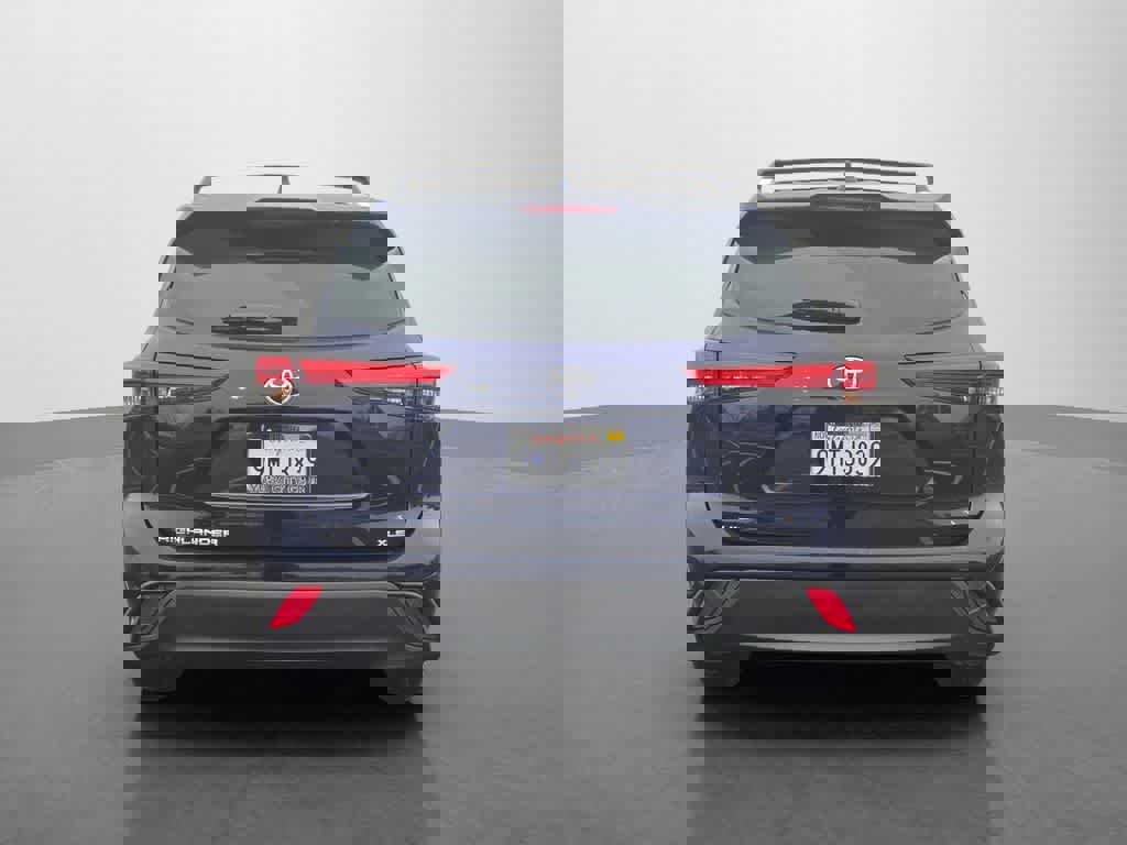 Used 2023 Toyota Highlander XLE image 5